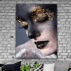 Tablou canvas Femeia pictata cu auriu si sclipici foita de aur black and gold design fineart pentru camera de vis sau living modern