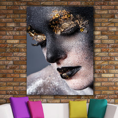 Tablou canvas Femeia pictata cu auriu si sclipici foita de aur black and gold design fineart pentru camera de vis sau living modern