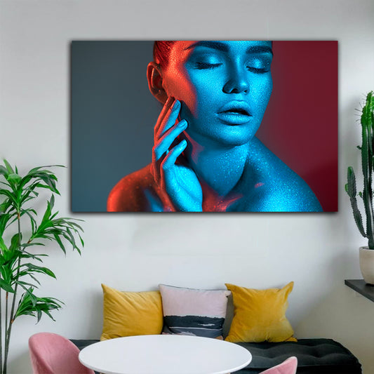 Tablou canvas femeie machiaj cu sclipici albastru si rosu machiaje