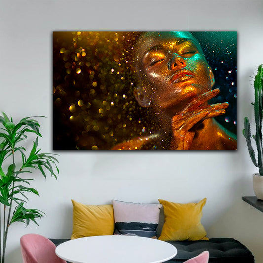 Tablou canvas femeie machiata cu sclipici turcoaz si auriu