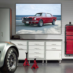 Tablou canvas Ford Mustang rosu cu dungi albe la malul marii