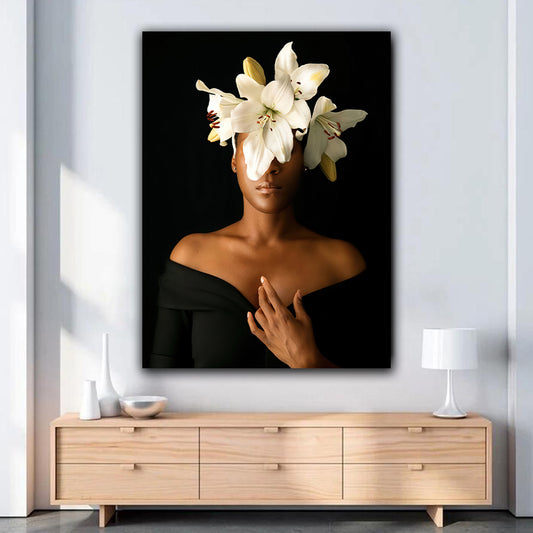 Tablou canvas femeie cu flori crini albi in cap si fundal negru pentru living modern design interior walldecor