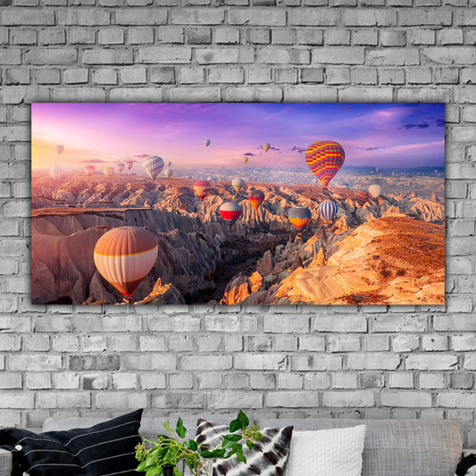 Tablou canvas peisaj Cappadocia Turcia canion plin de baloane cu aer cald la apusul soarelui