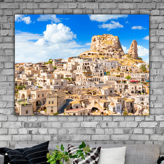 Tablou canvas peisaj orasul Cappadocia Turcia cu case de piatra pe munte