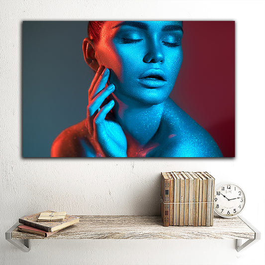 Tablou canvas femeie machiaj cu sclipici albastru si rosu machiaje