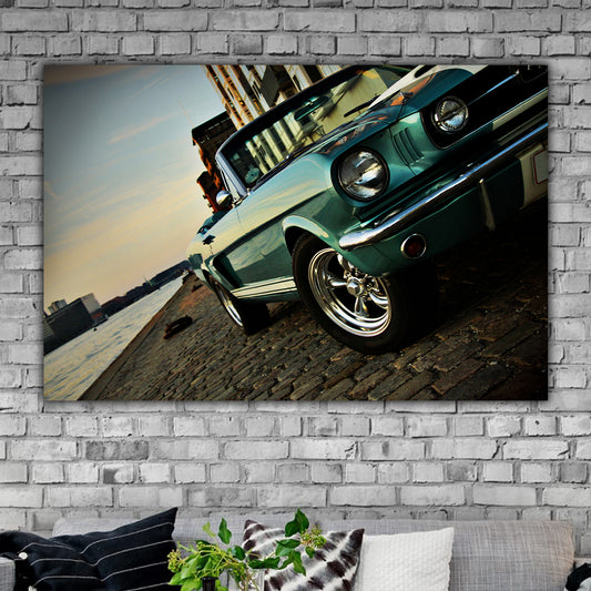 Tablou canvas Ford Mustang cabrio intr-un peisaj maritim
