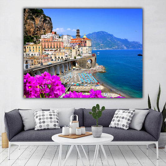 Tablou canvas peisaj cu coasta orasului Amalfi Italia acoperit de flori mov