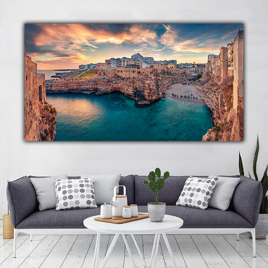 Tablou canvas peisajul orasului Puglia Italia pe malul marii la apus de soare