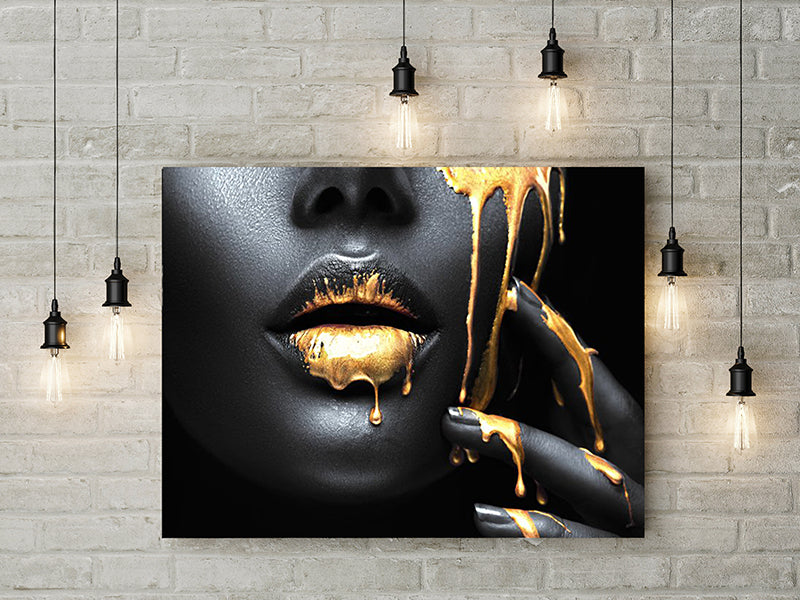 Artă modernă BLACK AND GOLD DIGGER cu buze aurii pentru living sau birou